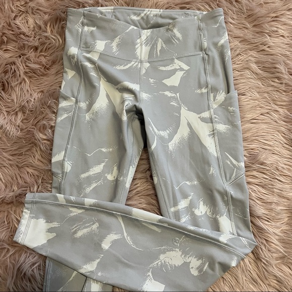 Lululemon Wunder Under Leggings - Picture 6 of 6